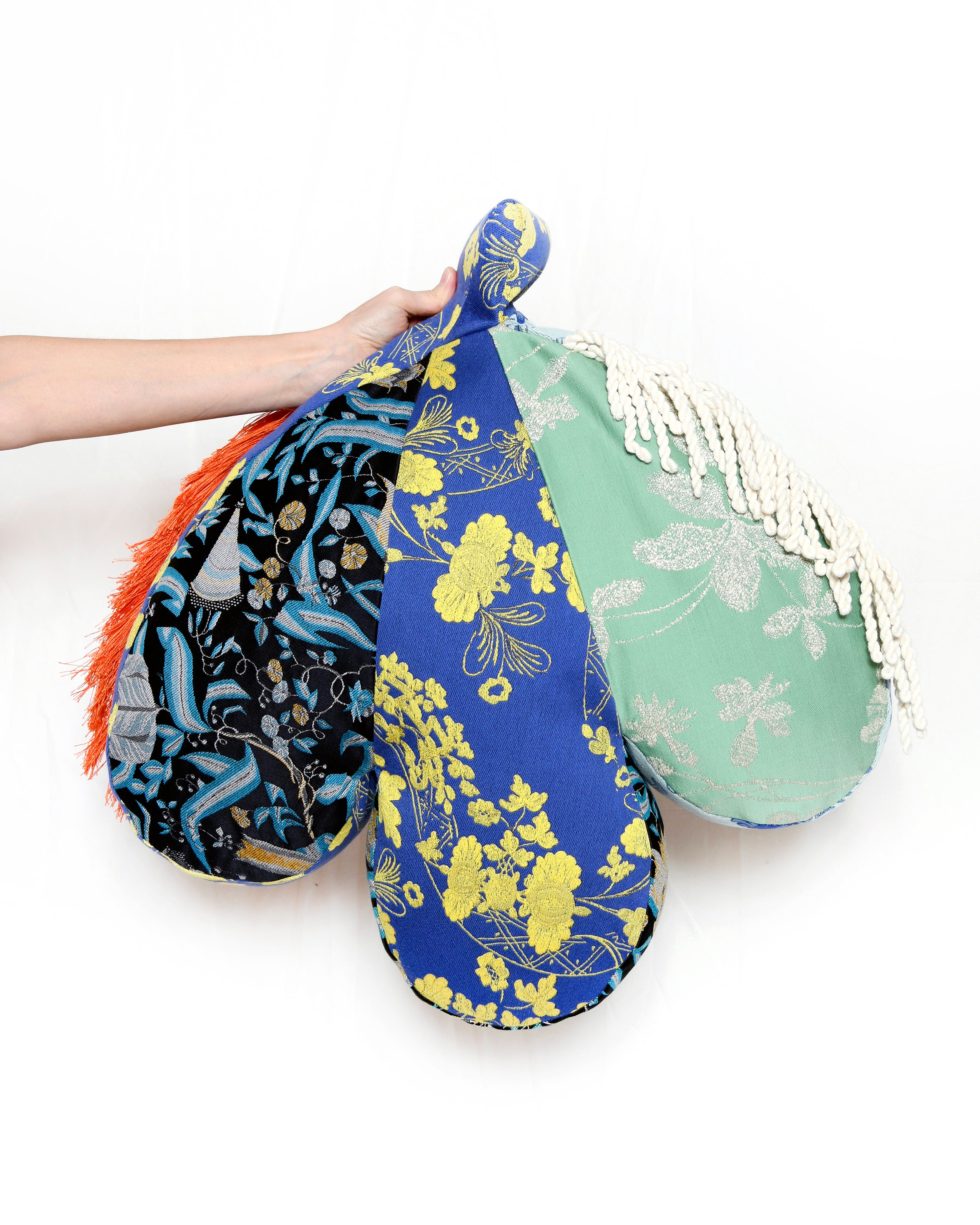 #2509 WW CUSHION BELLFLOWER ORIENTAL CASCET