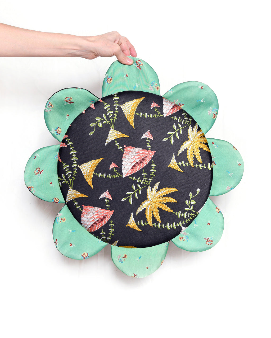 #2524 SEAT CUSHION  DAISY BIEDERMEIER