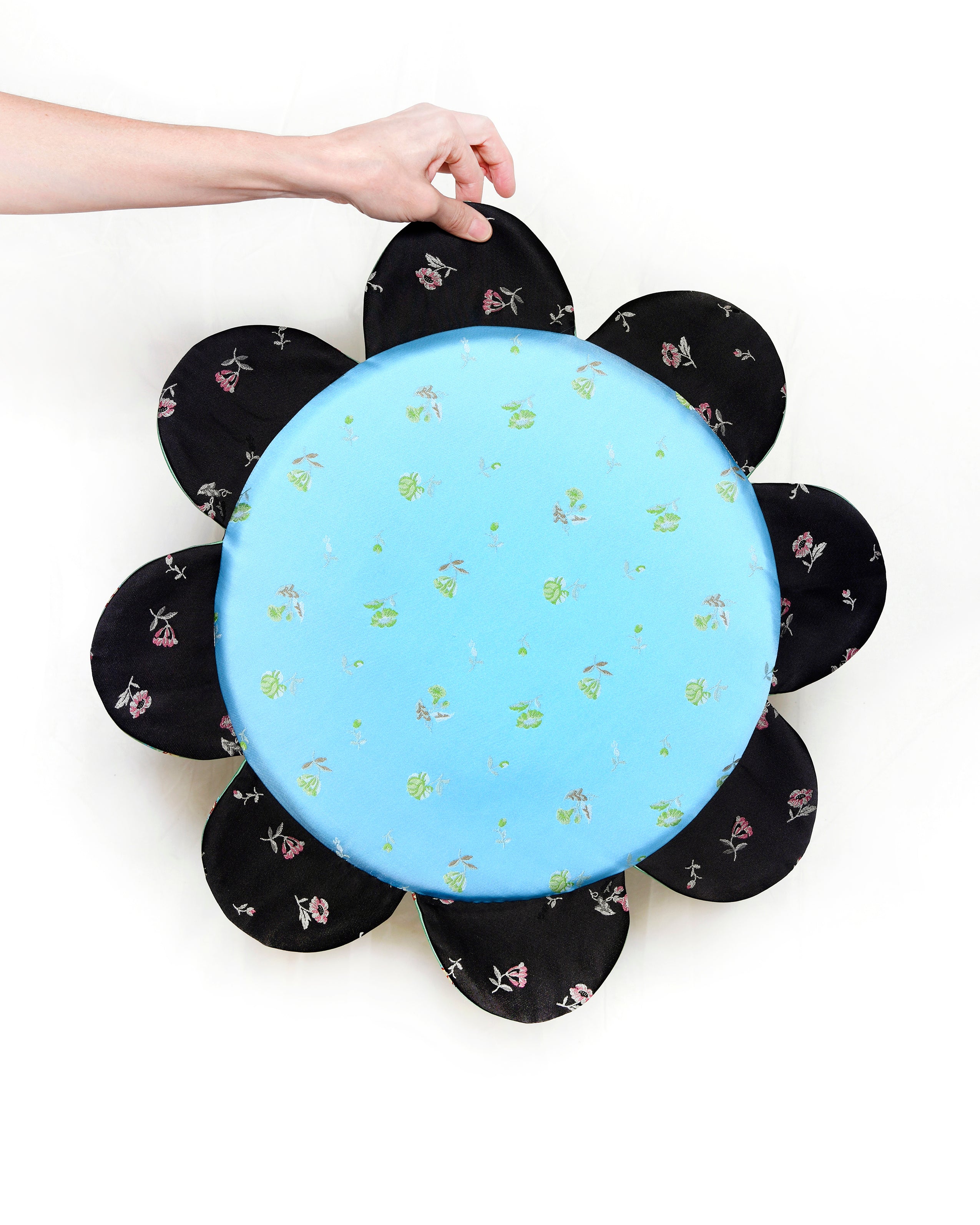 #2524 SEAT CUSHION  DAISY BIEDERMEIER